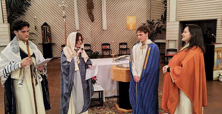 Maria und Josef bei Elisabeth und Zacharias.
