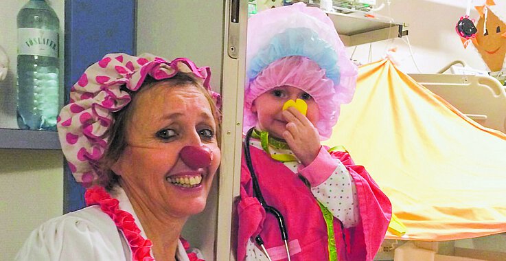 Im Einsatz: Verena Vondrak als therapeutische Clownin im Sankt Anna Kinderspital.