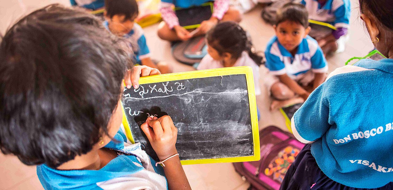 In Visakhapatnam im Südosten Indiens bieten die Salesianer Don Boscos benachteiligten Kindern eine Ausbildung. 