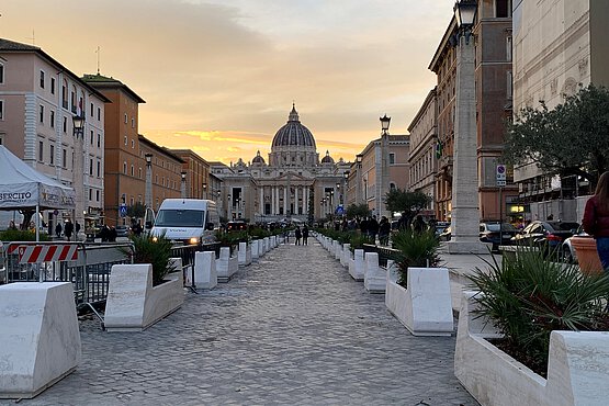 Blick von der Via della Conciliazione in Richtung Petersplatz.