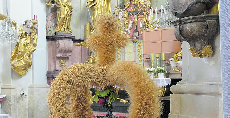 Erntedankkronen gehören in vielen Pfarren Österreichs zum Erntedankfest dazu. 