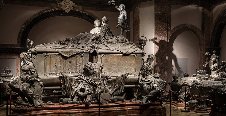 Das im Stil des Rokoko gehaltene Mausoleum der Maria-Theresien-Gruft.