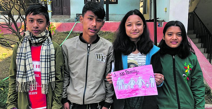 In sogenannten "Kinderklubs" von Yuwalaya lernen Kinder in Nepal über ihre Rechte. 