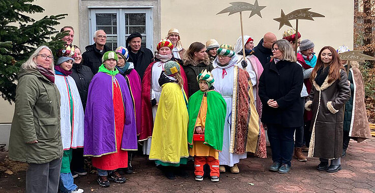 Kardinal zu Besuch bei den Sternsingern KW2/2025