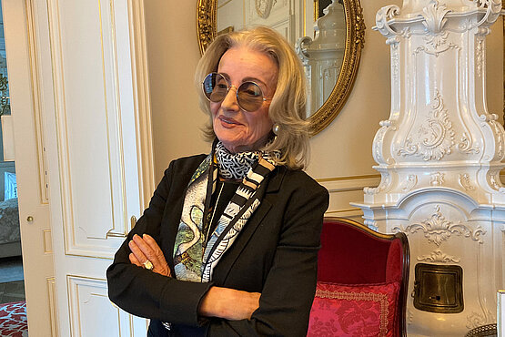 Besucht auch 2026 den Opernball. Elisabeth Gürtler ist nach wie vor beruflich aktiv und gibt Tipps für die Gesundheit.