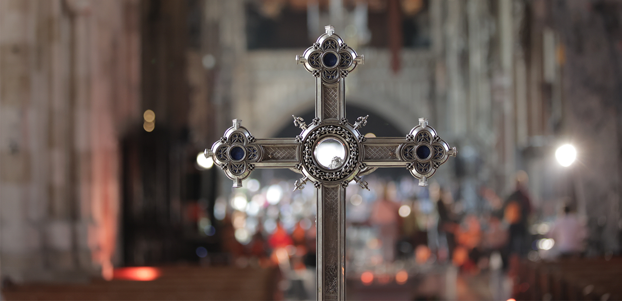 Kreuz in Kirche