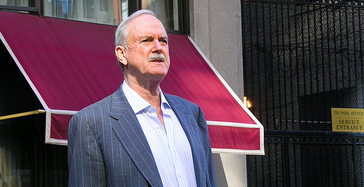 John Cleese sagt: "Die Woken versuchen, das Lachen in der Welt einzuschränken".