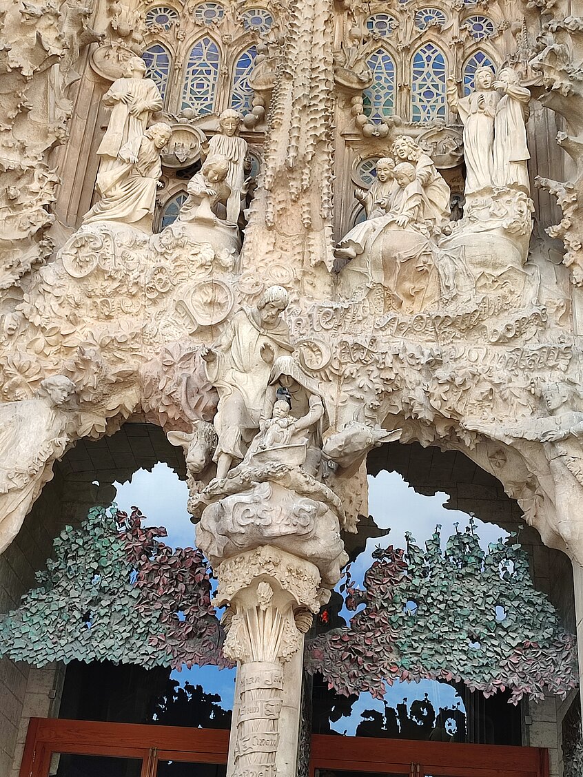 Die Geburtsfassade der Sagrada Familia in Barcelona. 