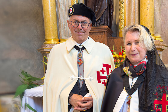 Wie Chefredakteurin Sophie Lauringer ist auch Kunsthistorikerin Barbara Schedl eine Ordensdame im Ritterorden vom Heiligen Grab zu Jerusalem. 