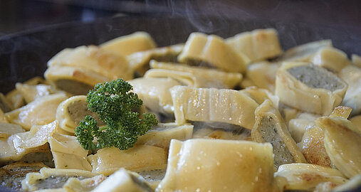 Als geborene Schwarwälderin liebt Eva Rosewich Maultaschen. 