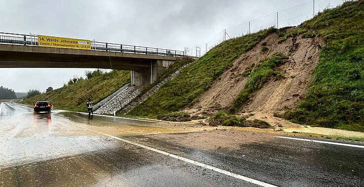 Die Verkehrslage in Niederösterreich ist durch die Schäden durch das Hochwasser katastrophal. 