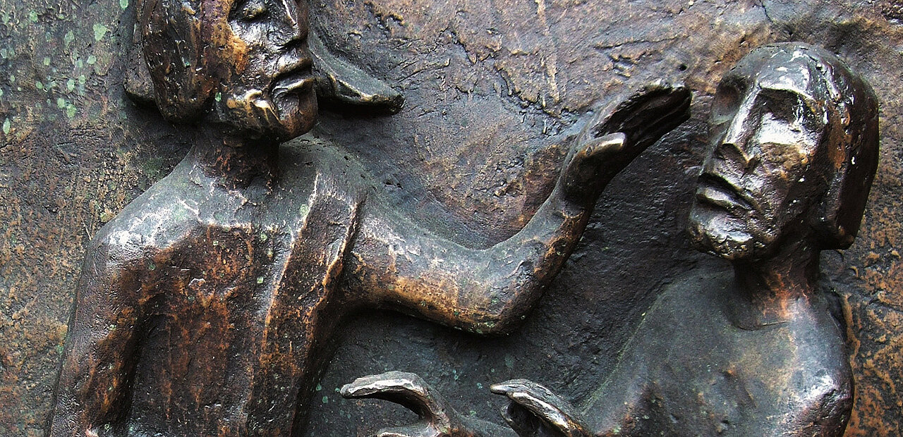 Bronzeminiatur von Jesus und dem blinden Bartimäus